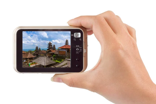 Mano con cámara y templo Besakih en Bali Indonesia (mi foto ) — Foto de Stock