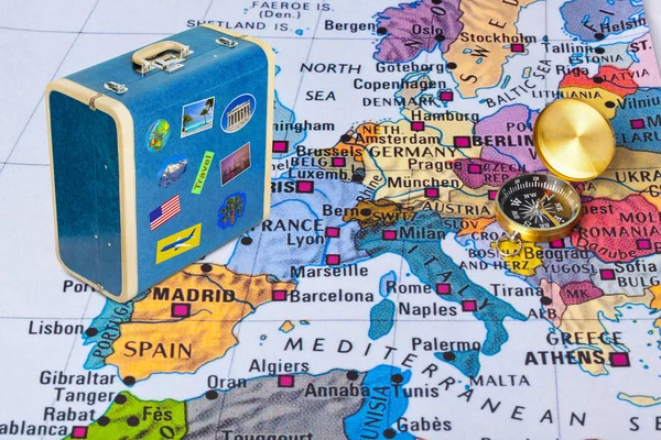 Карта Европы и компас — стоковое фото