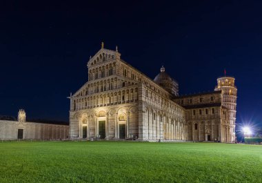Bazilikası'nın ve Pisa İtalya leaning tower