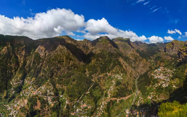 Pueblo de montaña en Madeira Portugal — Foto de Stock