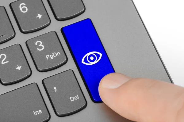 Datorns tangentbord med Eye nyckel — Stockfoto