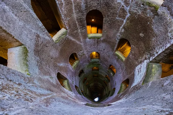 Pozo famoso en Orvieto Italia — Foto de Stock