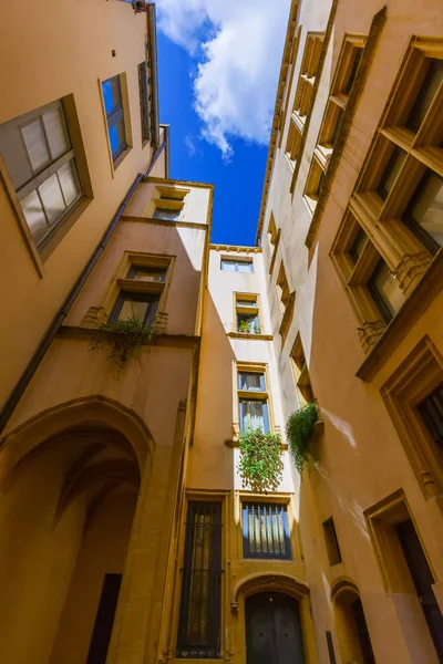 Alte mittelalterliche hoftraboules in lyon frankreich — Stockfoto