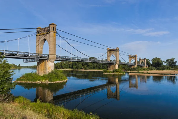 ブーランジェ - フランスのロワール渓谷城近くの橋 — ストック写真