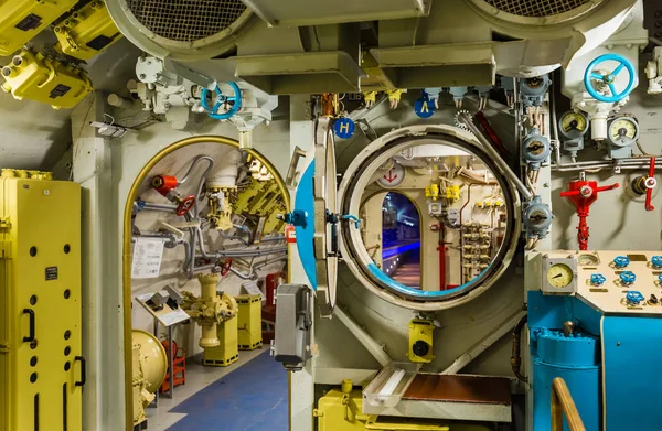 Moscú, Rusia - 04 de mayo de 2018: Interior del submarino soviético ruso en el museo de las fuerzas navales — Foto de Stock