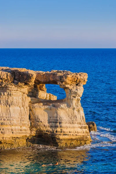 Ayia Napa塞浦路斯日落时著名的海洞 自然背景 — 图库照片