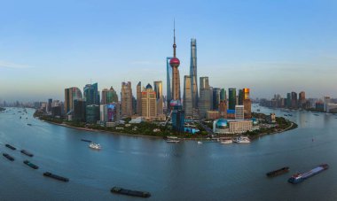 Shanghai, Çin - 23 Mayıs 2018: Gün batımı görünümü modern Pudong Skyline Shanghai, Çin.