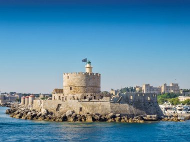 Rhodes deniz kale kent arka planda, Yunanistan.