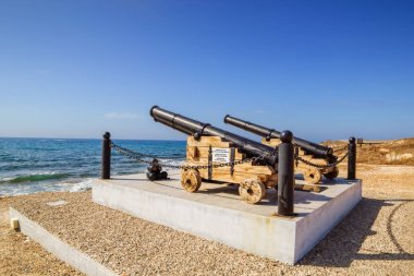 Eski Savaş Topu topu anıt Paphos kale deniz üzerinde tarafından sh silahlar