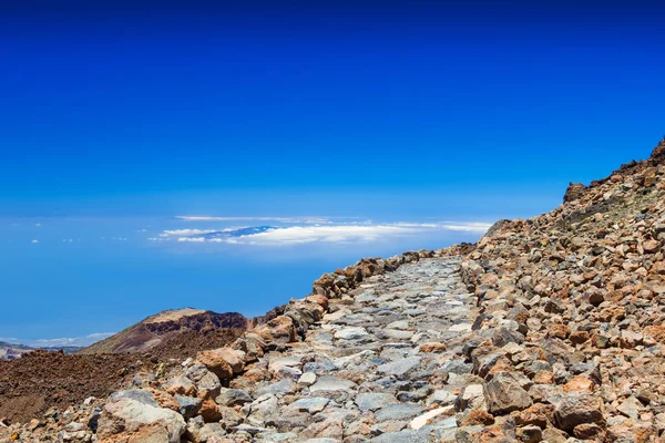 Sten gångvägen runt Teide vulkanen toppen, Teneriffa, Spanien. — Stockfoto