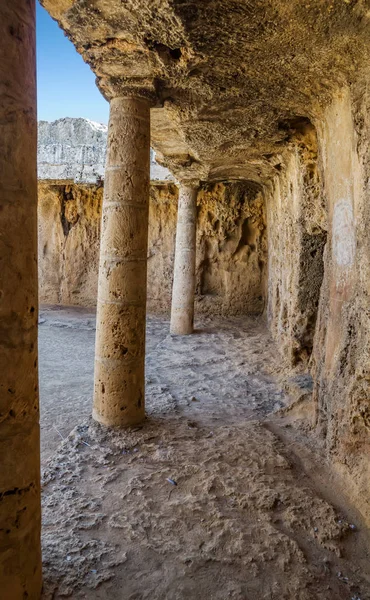Interior de la necrópolis de Paphos conocida como Tumbas de los Reyes —  Fotos de Stock