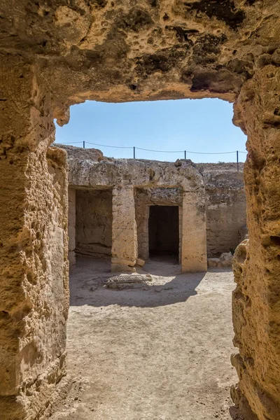 Interior de restos antiguos de las Tumbas de los Reyes en Paphos , —  Fotos de Stock