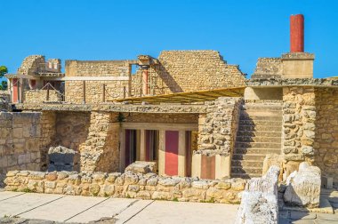 Knossos Sarayı harap güneşli bir gün, Crete, Yunanistan.