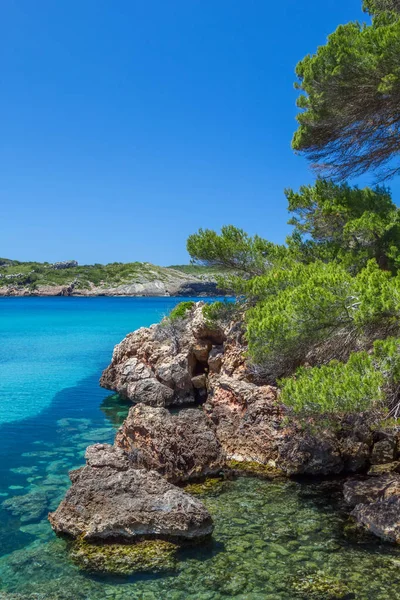 Widok na przyrodę Platja des bot, Menorca, Hiszpania. — Zdjęcie stockowe