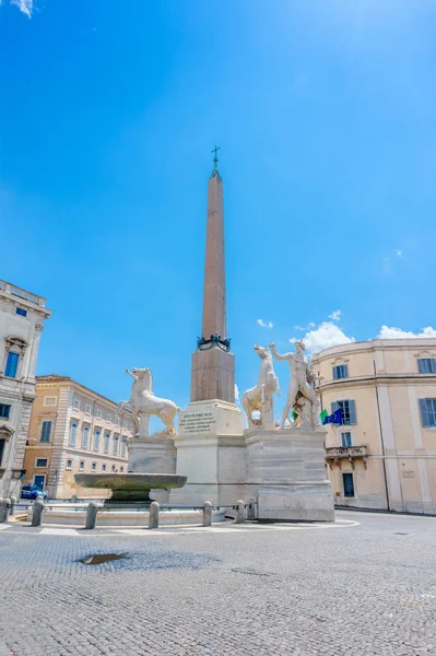 Piazza del Quirinale Obelisk i Fontanna Castor — Zdjęcie stockowe