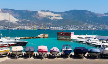 Karadeniz üzerinde otopark tekneler