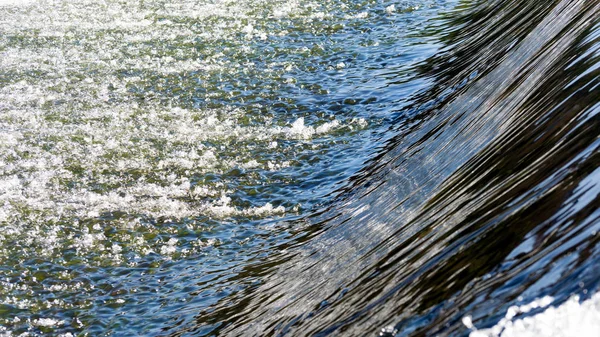 Water flowing from the dam — Stock Photo, Image