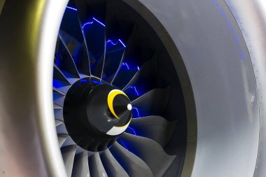 Türbin kanatları. Mavi ışık