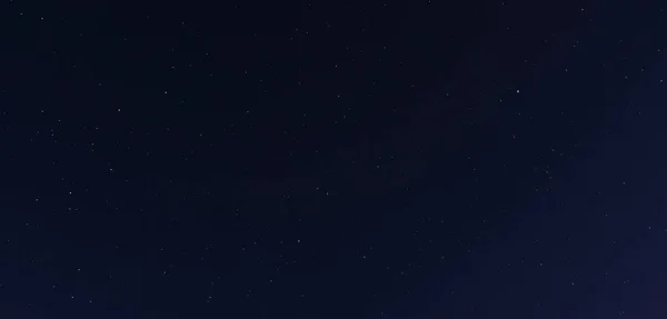 Natuurlijke nachtelijke hemel — Stockfoto