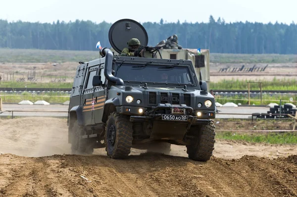 Demonstration of weapon and military equipment — Stock Photo, Image