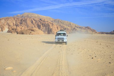 Çölde Safari Jeep