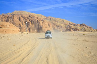 Çölde Safari Jeep