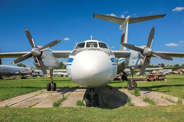 Planet Antonov An-24 — Stockfoto