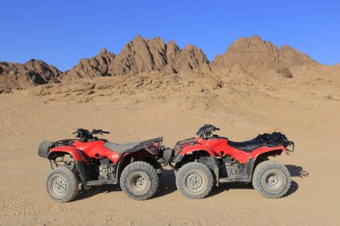 Çölde Quad Bisiklet