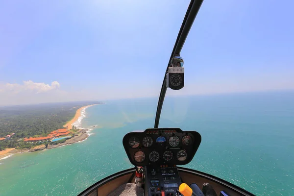 Helikopterperspektiv Inuti Kabinen Flugor Över Havet Sri Lanka — Stockfoto