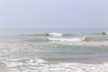 Küçük dalgalarla okyanus