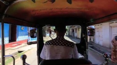 Tuk-tuk sürücüsü, tuk-tuk