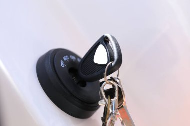 Tekne anahtarını kapat ve motor motorunu çalıştır