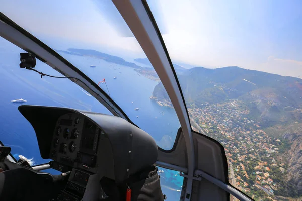 Helikopter Rida Över Havet — Stockfoto