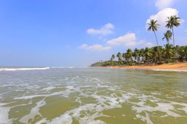 Sri Lanka 'da okyanus dalgaları