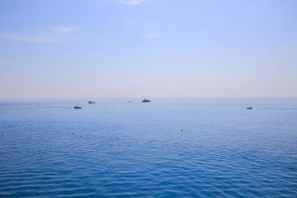 Mar Tranquilo Con Mar Azul Cielo —  Fotos de Stock