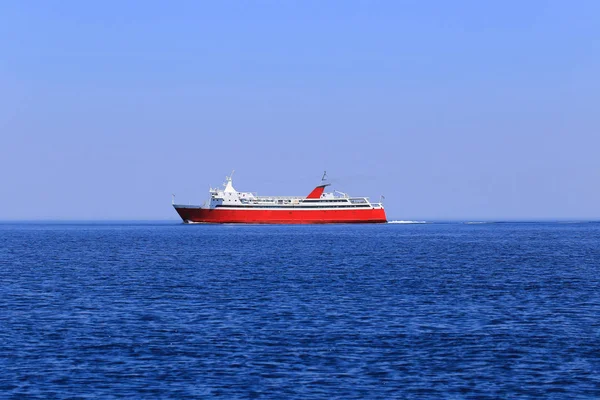 Barco Ferry Moviéndose Mar —  Fotos de Stock