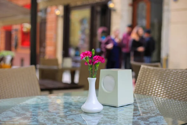 Flower Table Outdoor Cafe — Stock Photo, Image