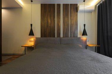 Yatak odasının iç tarafında.