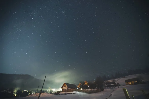 Mooie Sterrennacht in het dorp — Stockfoto