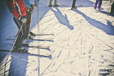 Dağlarda iki kayakçı