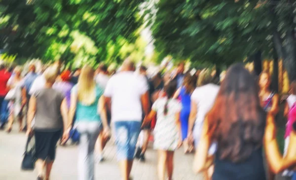 La gente cammina nel Parco — Foto Stock