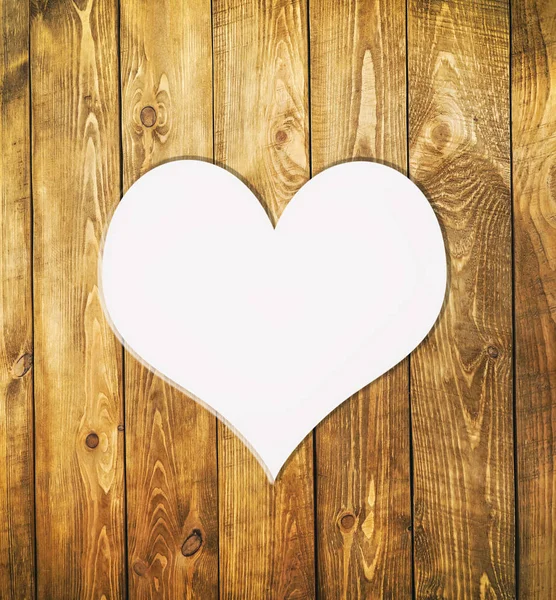 Сердце на деревянных досках — стоковое фото