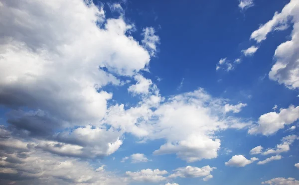 Nubes grises en el cielo — Foto de Stock