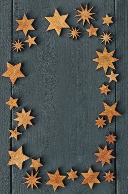 Küçük ahşap döşemeleri olan güzel bir Noel arkaplanı.
