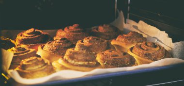 Taze ve lezzetli fırın fırında pişiyor.