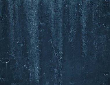 Mavi tonlu, eski, kirli beton duvar. Güzel taşra.