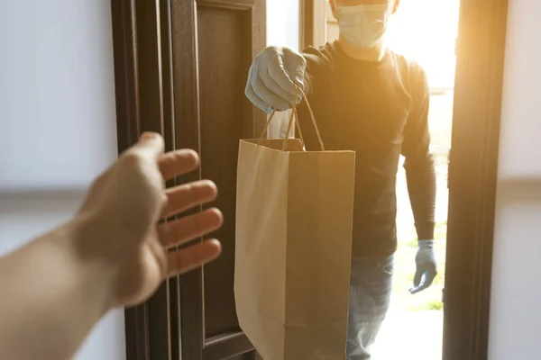 Delivery Man Gives Bag Woman Her Home — Stock Photo, Image