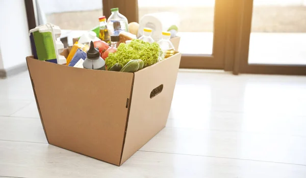 Caja Ecológica Cartón Completo Con Productos Tienda Comestibles Suelo Casa — Foto de Stock