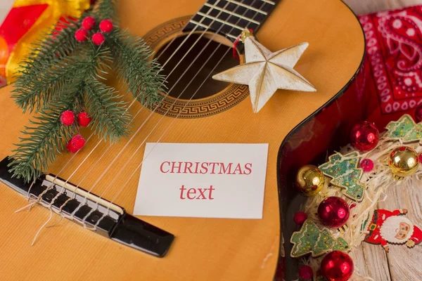 Christmas music card background with guitar and holiday winter d — Stock Photo, Image