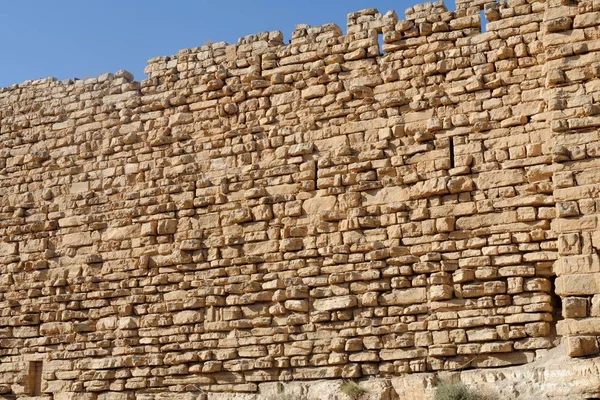 Forntida mur av medeltida Kerak slott i Jordanien — Stockfoto